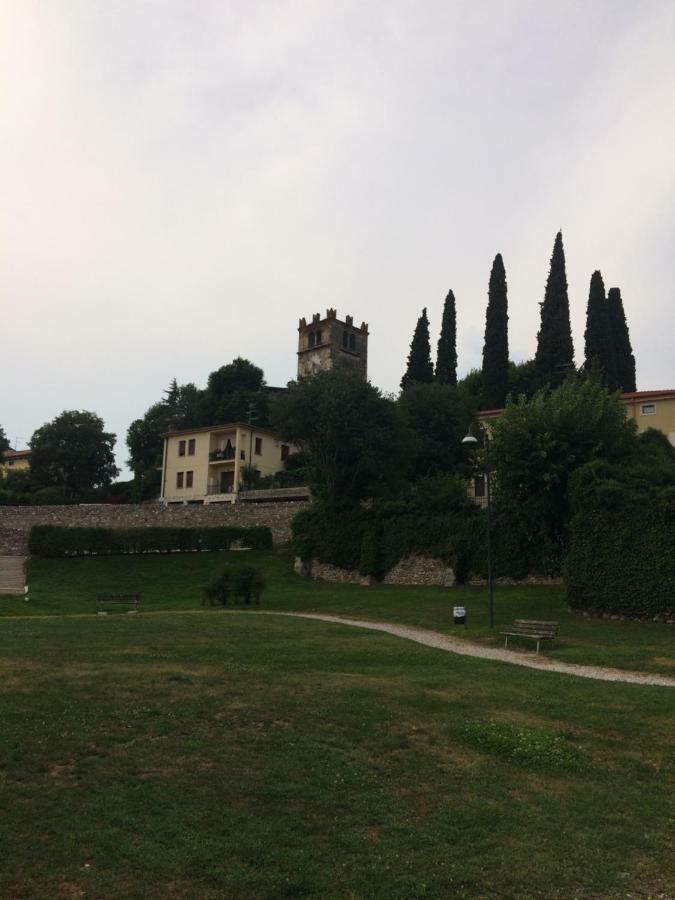 カステルヌオーヴォ・デル・ガルダLocazione Turistica Leaアパートメント エクステリア 写真